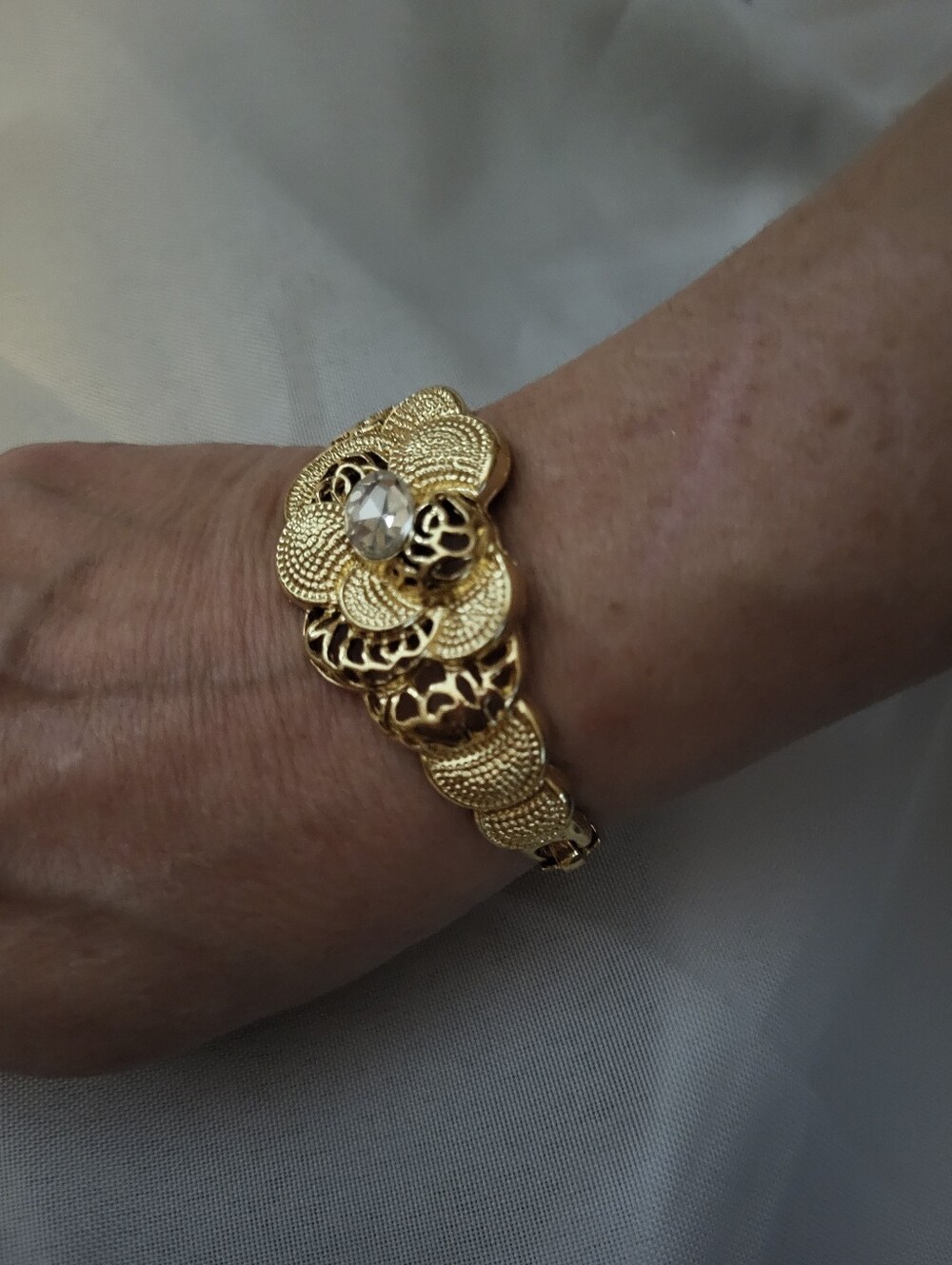 Gold Floral Crystal Accent Bracelet - Women Jewelry Rhinestone B!ngle